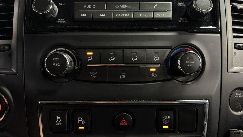 Used 2024 Nissan Titan SV AWD/4WD image 30
