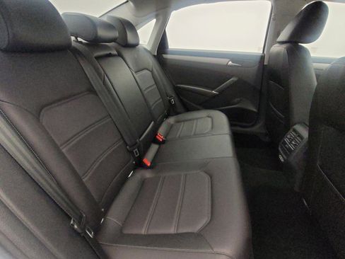 Used 2022 Volkswagen Passat 2.0T SE image 19