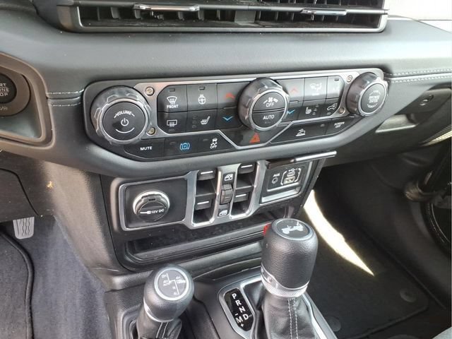 Used 2025 Jeep Wrangler Unlimited Sahara AWD/4WD image 26