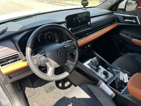 Used 2024 Mitsubishi Outlander SEL AWD/4WD image 18