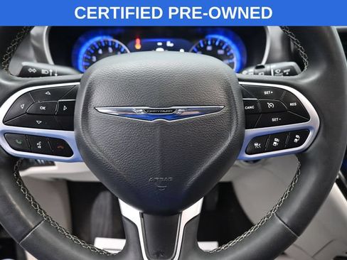 Used 2023 Chrysler Pacifica Touring-L FWD image 16