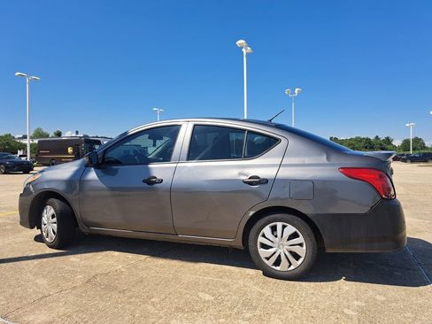 Used 2019 Nissan Versa S Plus FWD image 4