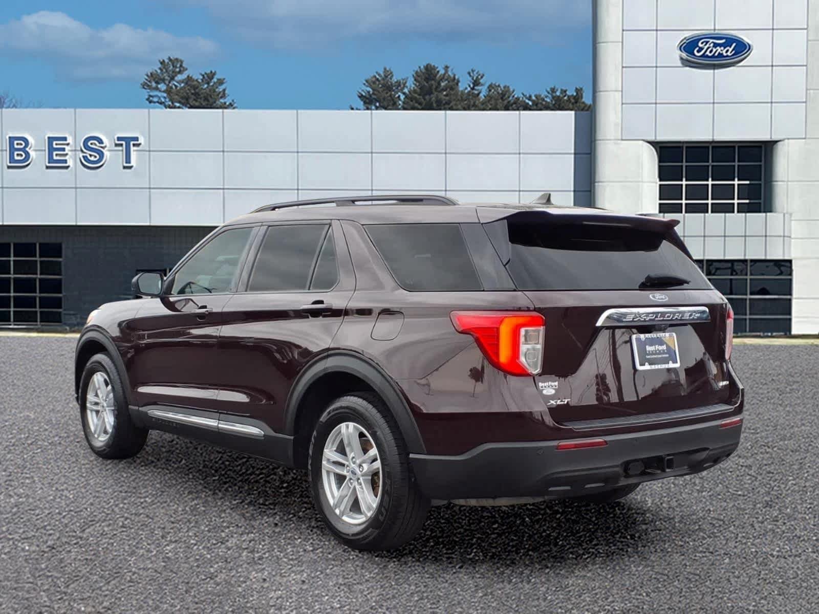 Used 2022 Ford Explorer XLT w/ Class IV Trailer Tow Package AWD/4WD image 4