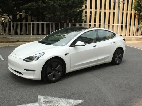 Used 2023 Tesla Model 3 Standard Range RWD image 12
