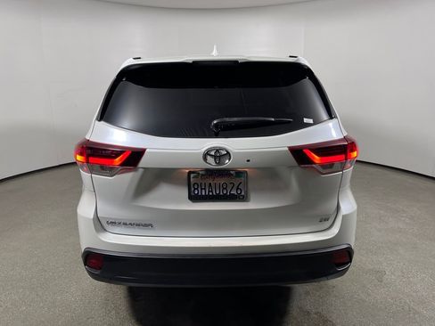 Certified 2019 Toyota Highlander FWD V6 image 4