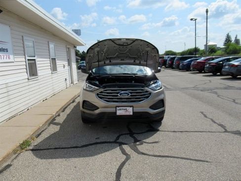 Used 2021 Ford Edge SE image 6