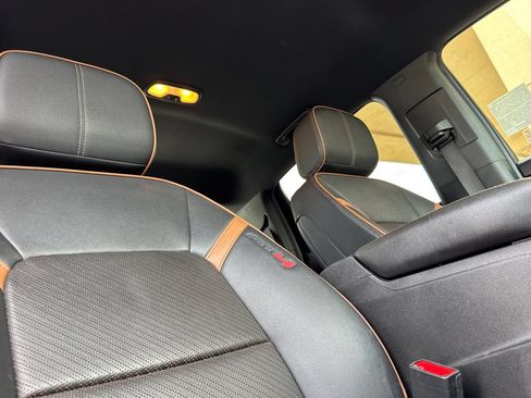 Certified 2023 GMC Canyon AT4 w/ AT4 Premium Package AWD/4WD image 17