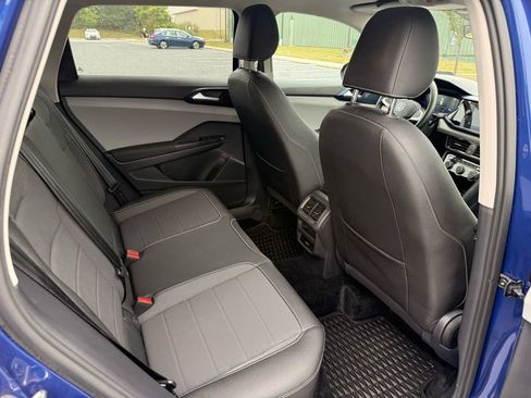 Used 2023 Volkswagen Taos SE image 13