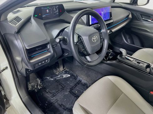Used 2023 Toyota Prius XLE image 9