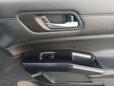 Used 2022 Nissan Pathfinder S image 16