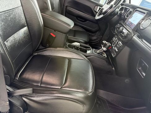Used 2020 Jeep Wrangler Unlimited Sahara AWD/4WD image 24