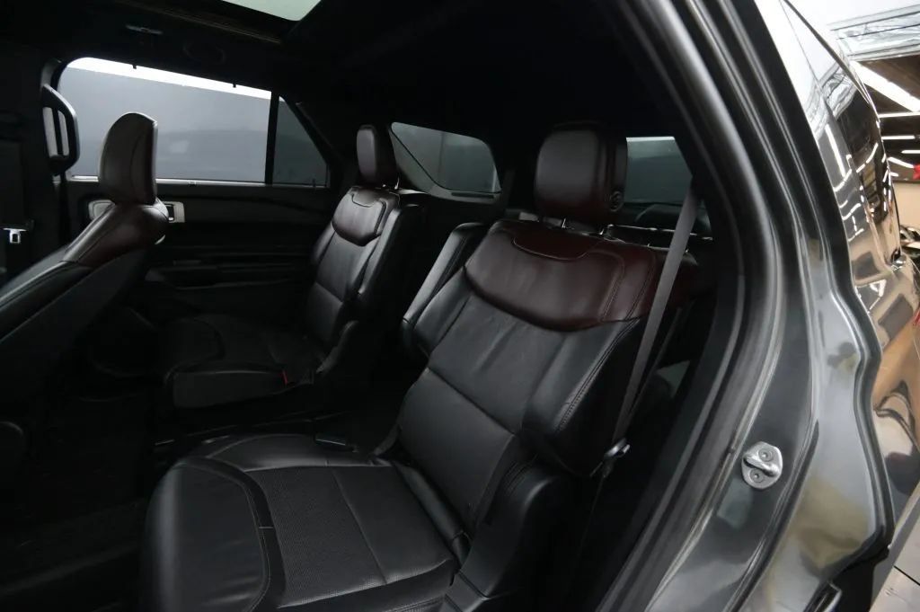 Used 2020 Ford Explorer Platinum w/ Premium Technology Package AWD/4WD image 48