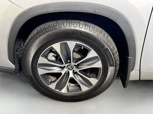Used 2023 Toyota Highlander XLE image 13