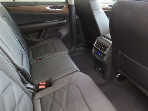 New 2026 Volkswagen Atlas SE image 24