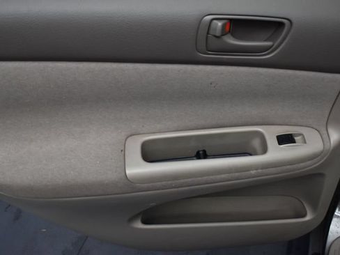 Used 2004 Toyota Camry LE FWD image 16
