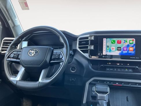Used 2022 Toyota Tundra SR5 w/ SR5 Convenience Package AWD/4WD image 11