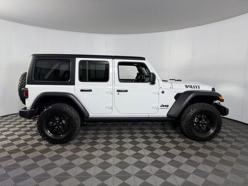 Used 2025 Jeep Wrangler Willys image 3
