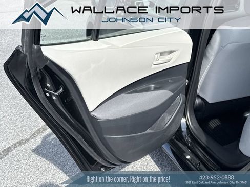 Used 2025 Toyota Corolla LE FWD image 31