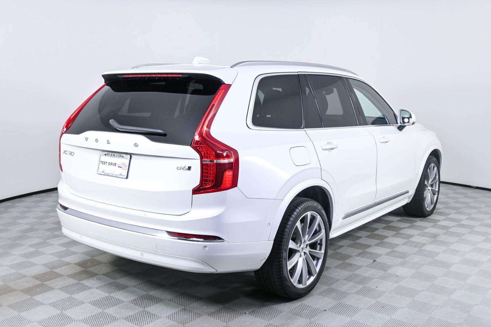 Certified 2023 Volvo XC90 B6 Plus AWD/4WD image 28