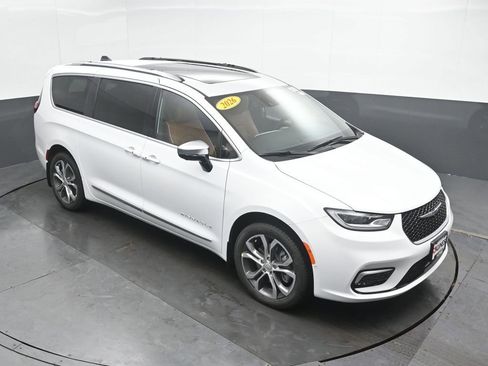 New 2026 Chrysler Pacifica Pinnacle w/ Trailer Tow Group AWD/4WD image 33