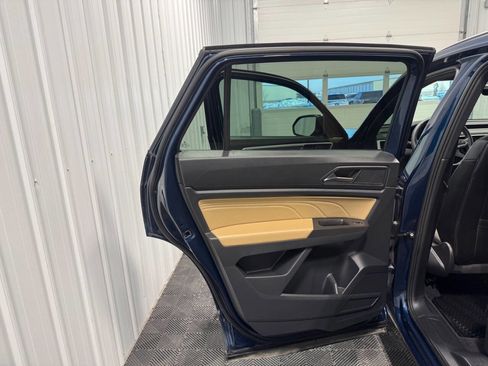 Used 2022 Volkswagen Atlas Cross Sport SE image 10