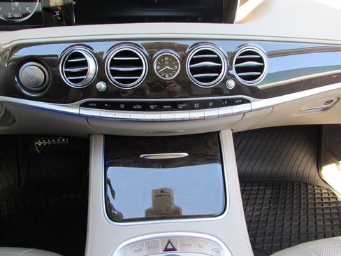 Used 2017 Mercedes-Benz S 550 Sedan image 20