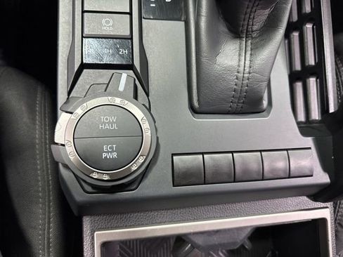 Used 2025 Toyota Tacoma SR5 AWD/4WD image 19