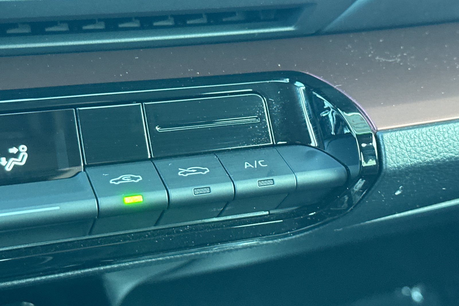 Certified 2026 Toyota Prius Plug-In Hybrid FWD image 31
