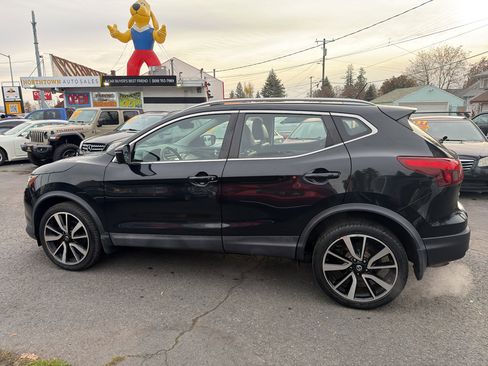 Used 2018 Nissan Rogue Sport SL w/ SL Premium Package image 2