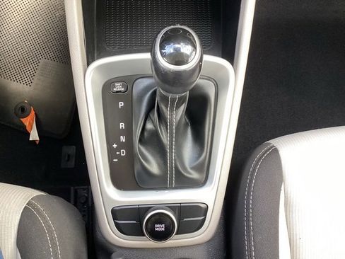 Used 2022 Hyundai Venue SEL w/ Cargo Package image 19