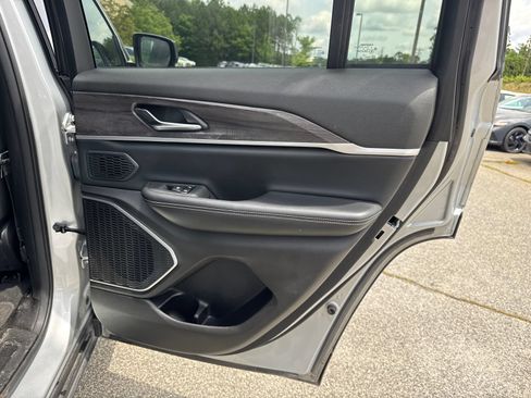 Used 2024 Jeep Grand Cherokee Limited 4xe AWD/4WD image 16