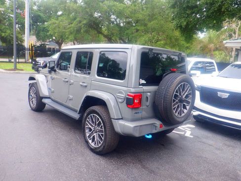 Used 2022 Jeep Wrangler Unlimited Sahara AWD/4WD image 3