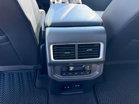 Used 2024 Volkswagen Atlas SEL AWD/4WD image 11
