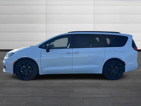 New 2026 Chrysler Pacifica Select w/ S Appearance Package image 7