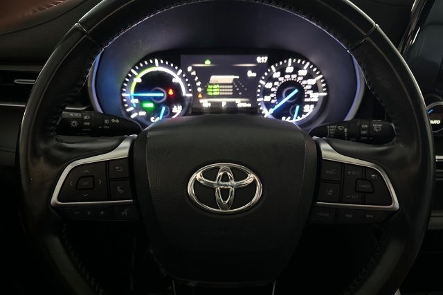 Certified 2021 Toyota Highlander XLE AWD/4WD image 28
