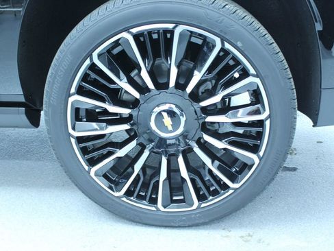 New 2026 Chevrolet Suburban High Country AWD/4WD image 14
