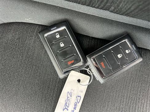 Used 2023 Jeep Grand Cherokee Laredo image 25