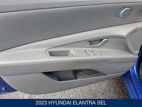 Used 2023 Hyundai Elantra SEL w/ Preferred Accessory Package FWD image 11