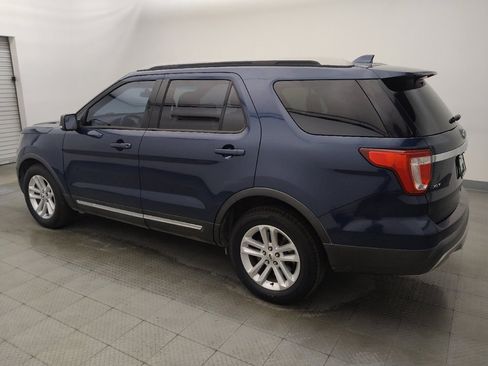 Used 2017 Ford Explorer XLT FWD image 3