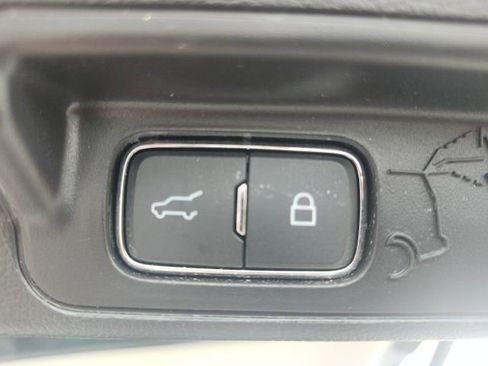 Used 2025 Ford Explorer Active AWD/4WD image 17
