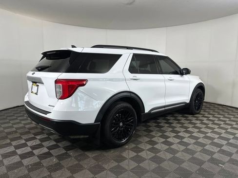 Used 2021 Ford Explorer XLT w/ Equipment Group 202A image 3