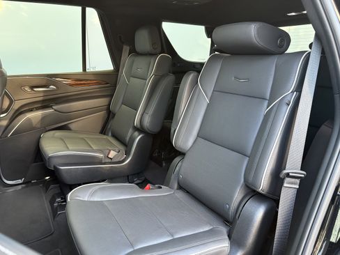 Used 2023 Cadillac Escalade Premium Luxury w/ Performance Package image 14