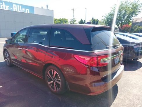 Used 2018 Honda Odyssey Elite image 3