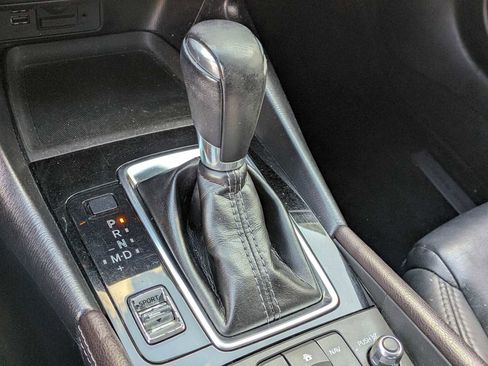 Used 2018 MAZDA MAZDA3 Touring image 28