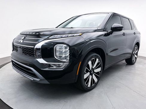 New 2025 Mitsubishi Outlander SE image 3