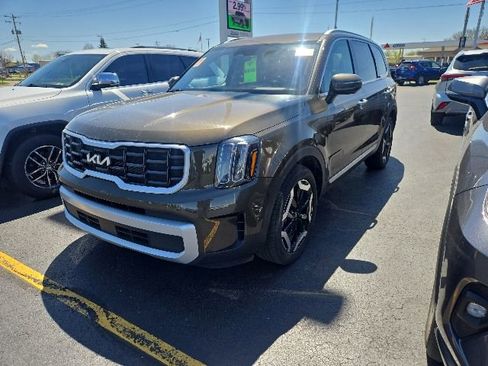 Used 2025 Kia Telluride S AWD/4WD image 3