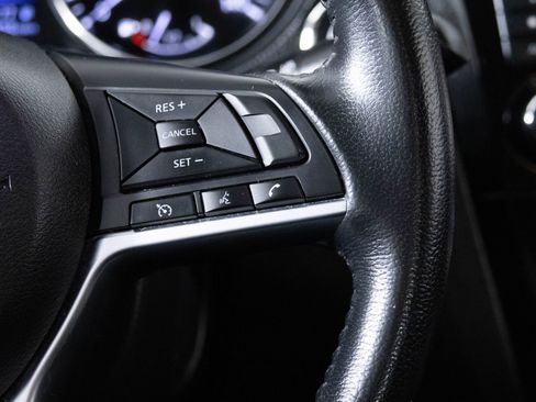 Used 2019 Nissan Rogue SV image 32