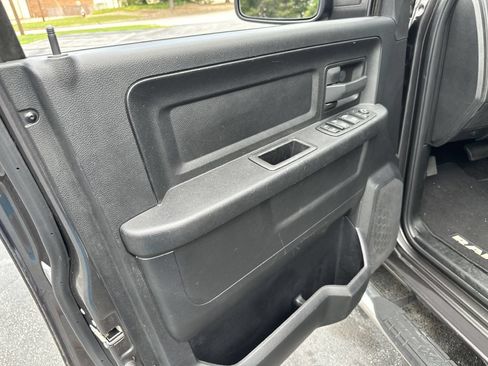 Used 2015 RAM 1500 Express RWD image 27