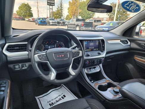 Used 2023 GMC Acadia SLE image 25