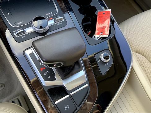 Used 2019 Audi Q7 3.0T Prestige w/ Prestige Package AWD/4WD image 27